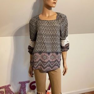 Boho embroidered 3/4 adjustable sleeve Small Top